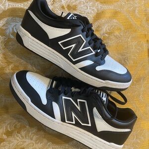 New Balance Men's Black and White Sneakers